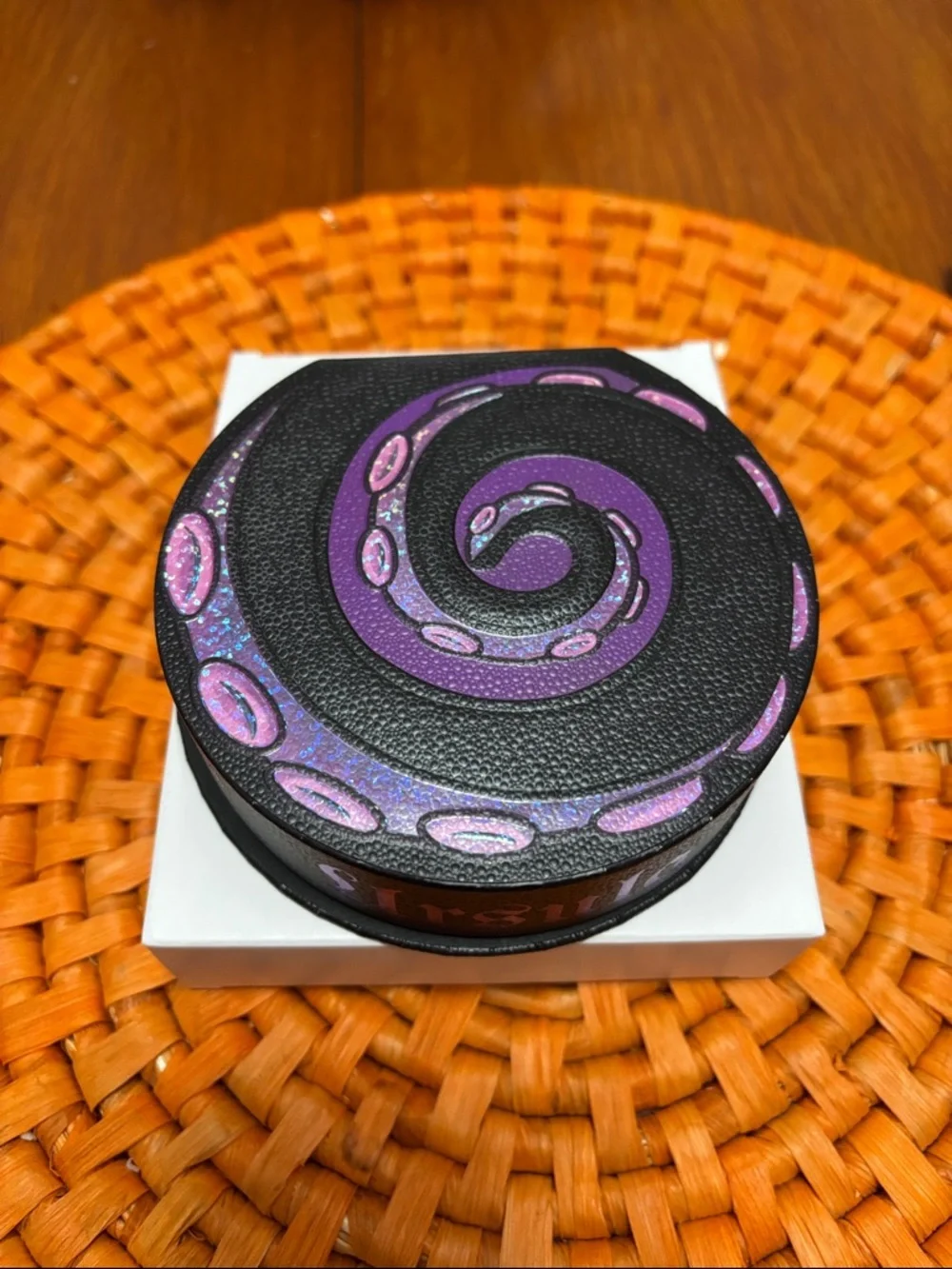 Besame Cosmetics Ursula's Shell Compact Highlighter - Picture 5 of 13